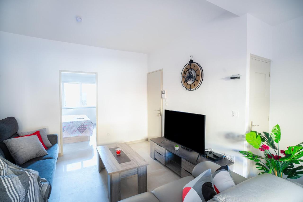 Superbe Appartement A 2 Pas Des Halles, Climatise, Terrasse, Garage ナルボンヌ エクステリア 写真